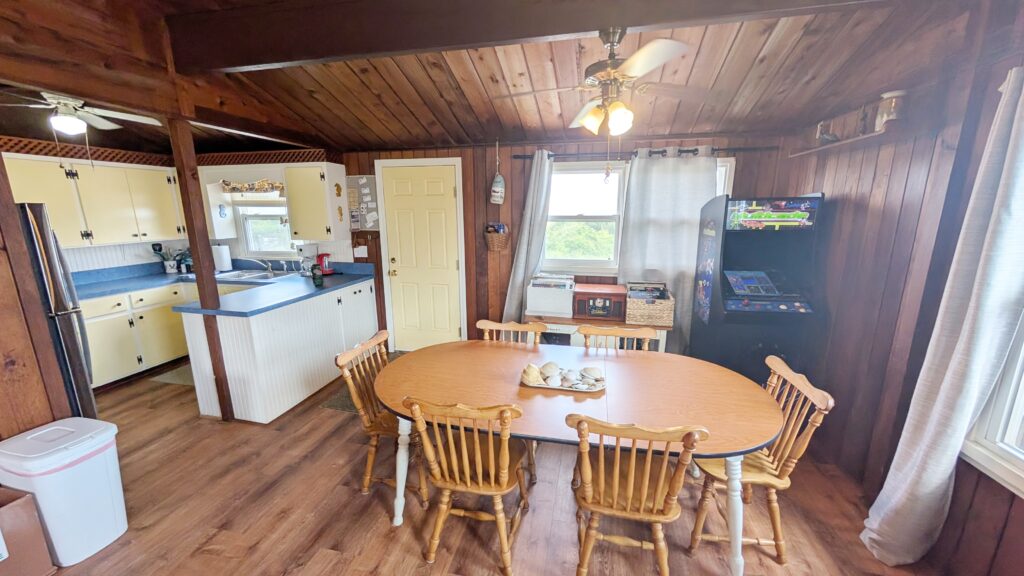 Seahorse -UPSTAIRS UNIT Ocean Views, Beachside