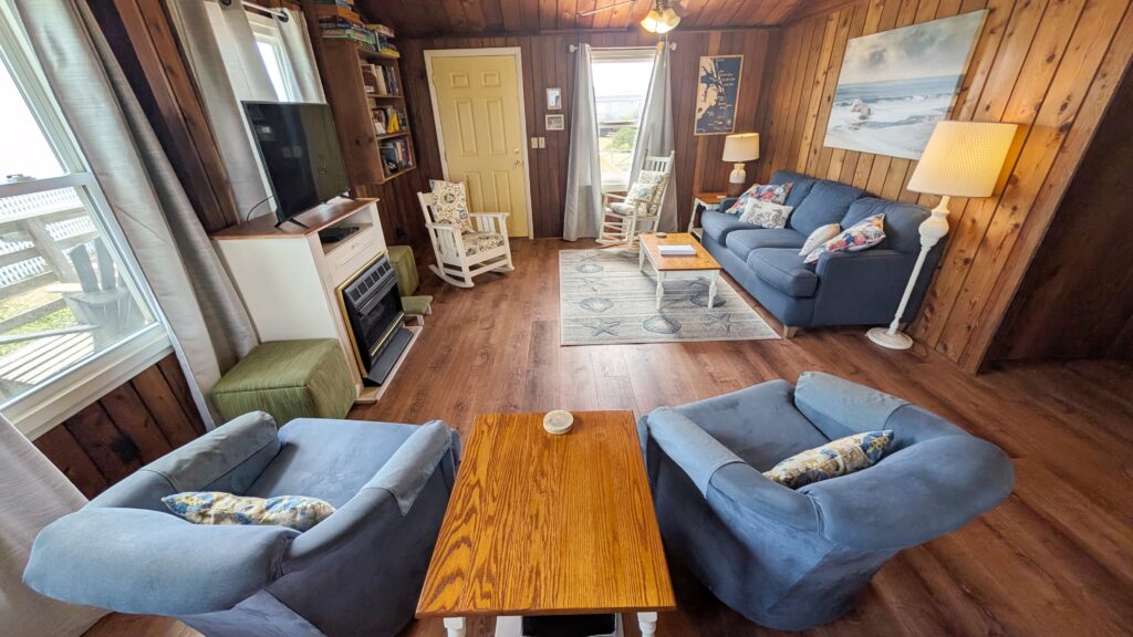 Seahorse -UPSTAIRS UNIT Ocean Views, Beachside