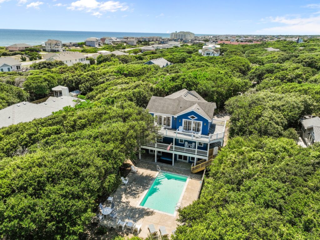 Pool & Hot Tub, 5 Minute Walk to The Beach, & 4 Master Bedrooms!