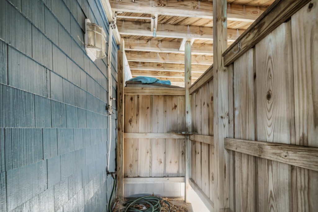 Pool & Hot Tub, 5 Minute Walk to The Beach, & 4 Master Bedrooms!