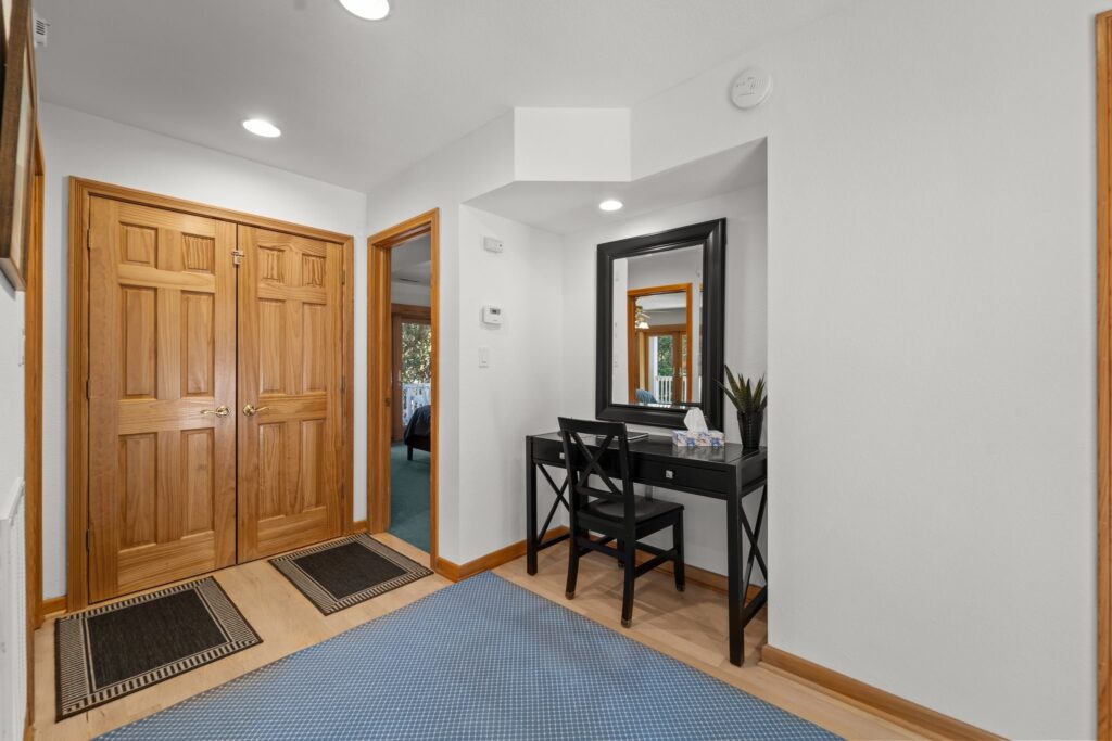 Pool & Hot Tub, 5 Minute Walk to The Beach, & 4 Master Bedrooms!