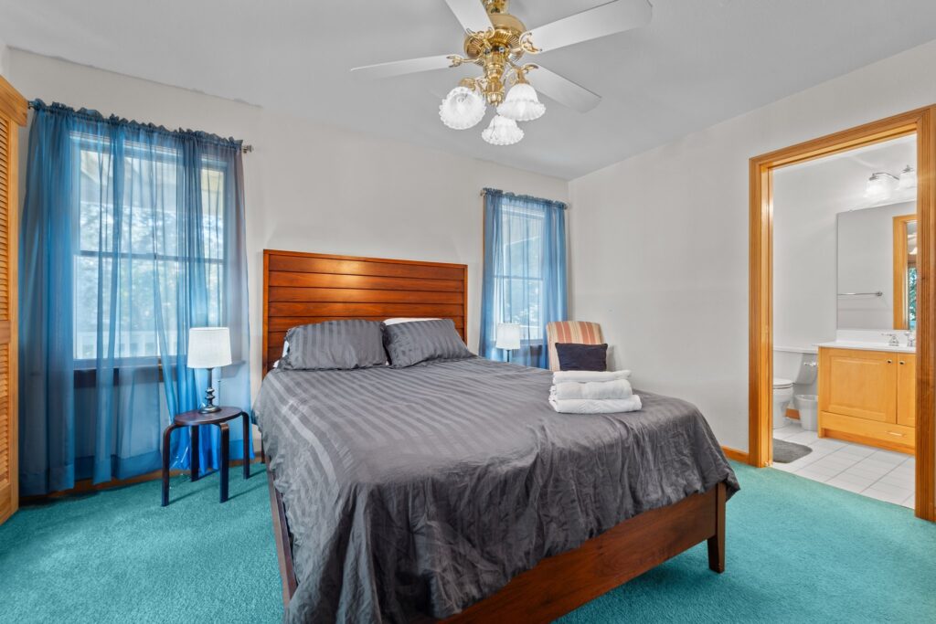 Pool & Hot Tub, 5 Minute Walk to The Beach, & 4 Master Bedrooms!