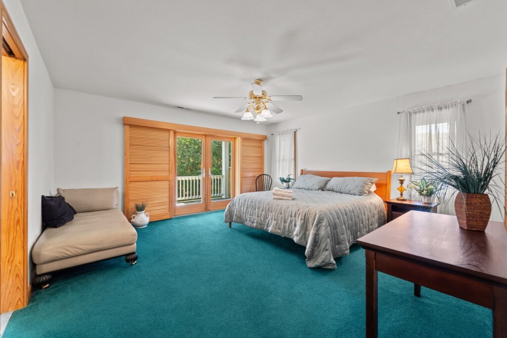 Pool & Hot Tub, 5 Minute Walk to The Beach, & 4 Master Bedrooms!