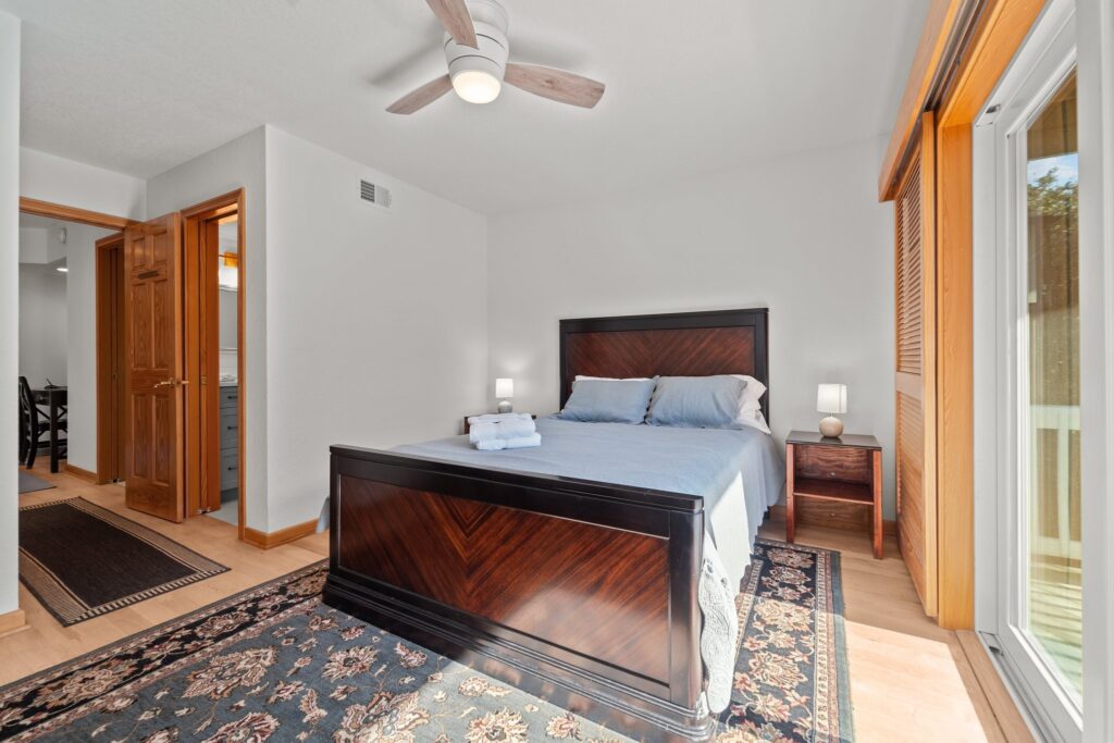 Pool & Hot Tub, 5 Minute Walk to The Beach, & 4 Master Bedrooms!