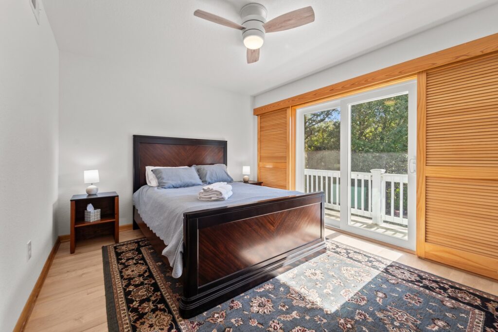 Pool & Hot Tub, 5 Minute Walk to The Beach, & 4 Master Bedrooms!