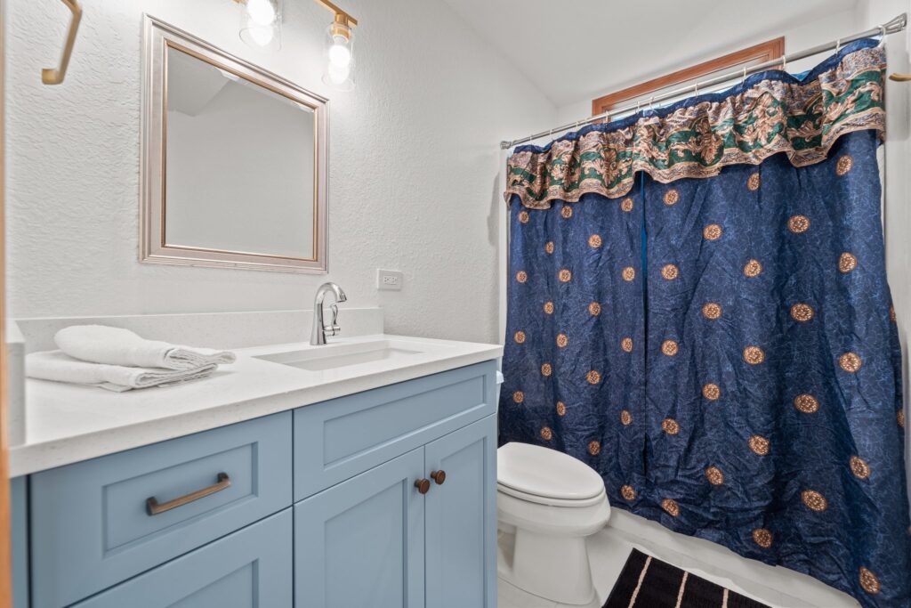 Pool & Hot Tub, 5 Minute Walk to The Beach, & 4 Master Bedrooms!