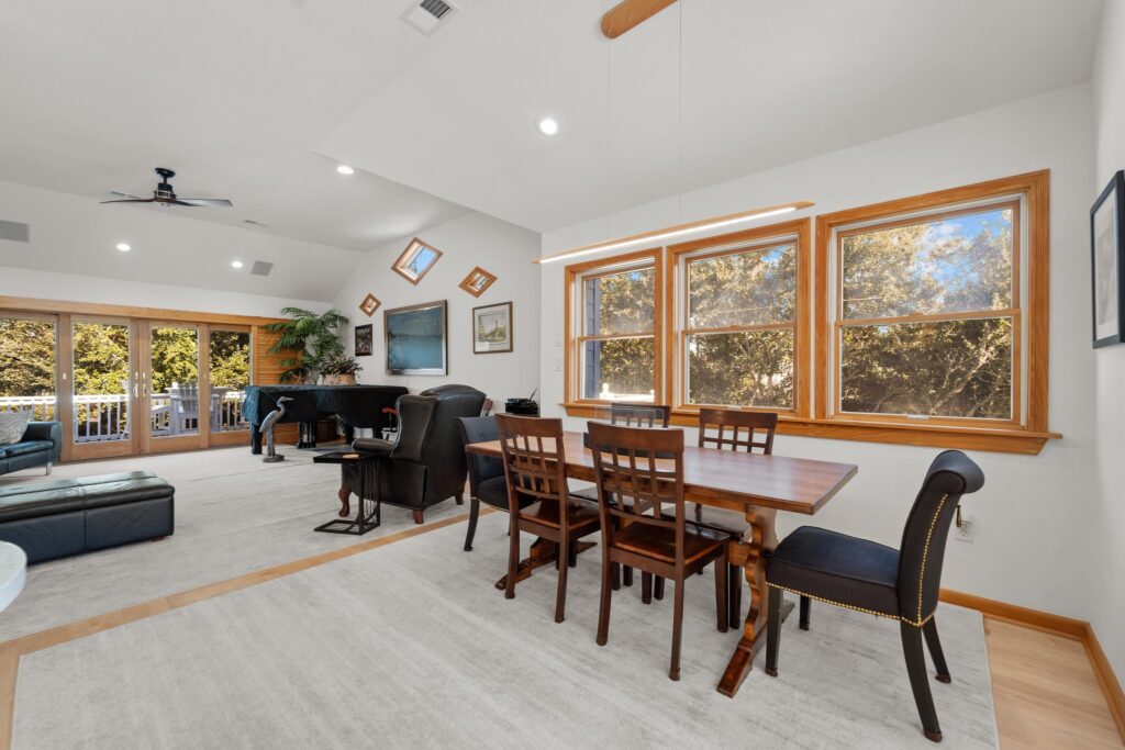 Pool & Hot Tub, 5 Minute Walk to The Beach, & 4 Master Bedrooms!