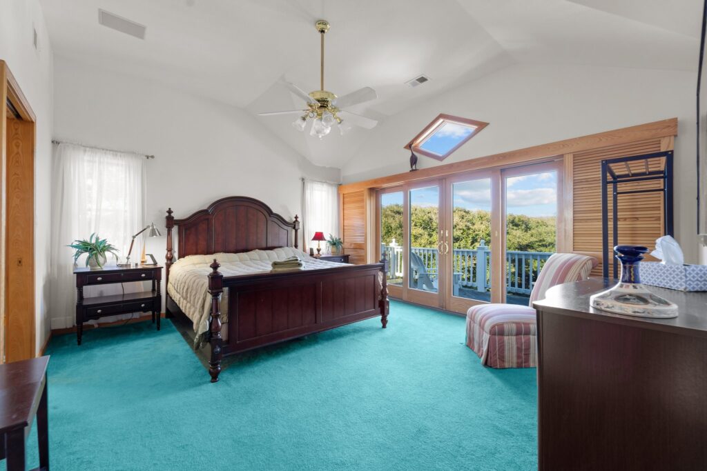 Pool & Hot Tub, 5 Minute Walk to The Beach, & 4 Master Bedrooms!