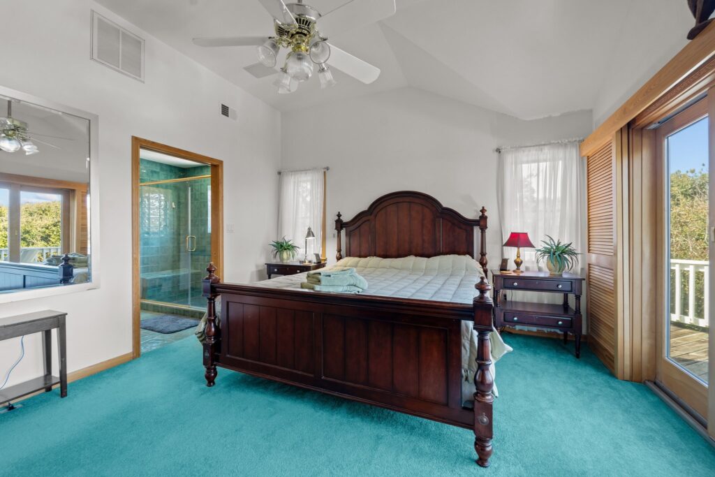 Pool & Hot Tub, 5 Minute Walk to The Beach, & 4 Master Bedrooms!