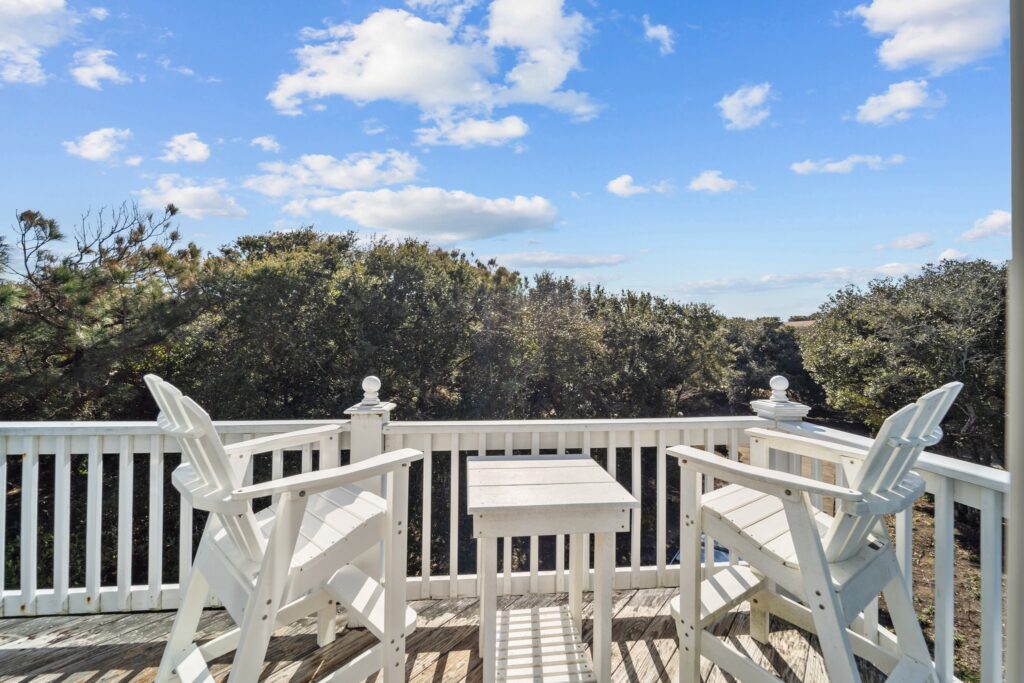 Pool & Hot Tub, 5 Minute Walk to The Beach, & 4 Master Bedrooms!