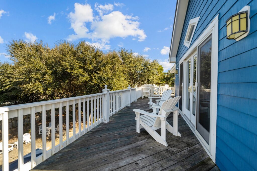 Pool & Hot Tub, 5 Minute Walk to The Beach, & 4 Master Bedrooms!