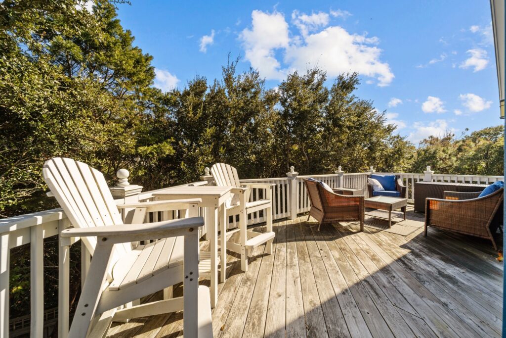 Pool & Hot Tub, 5 Minute Walk to The Beach, & 4 Master Bedrooms!