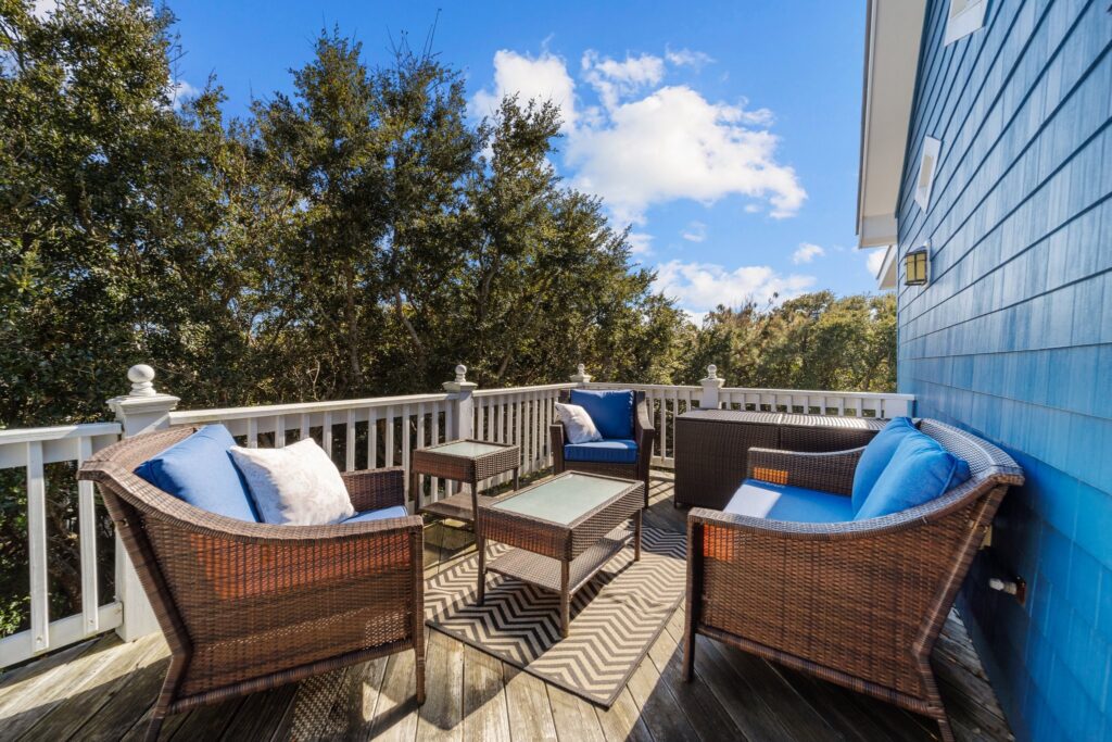 Pool & Hot Tub, 5 Minute Walk to The Beach, & 4 Master Bedrooms!